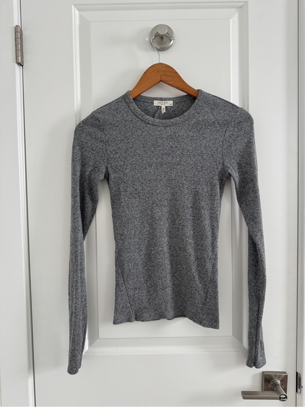 RAG & BONE
ESSENTIAL LONG SLEEVE T-SHIRT - GRAY
$165.00 size S small Gently used - Picture 8 of 11